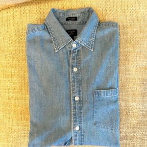 J Crew Men’s Classic Denim Shirt in Size Medium